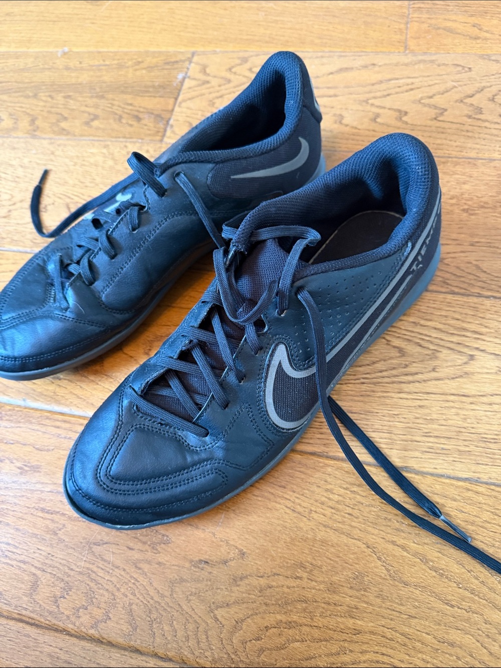 Nike Men’s indoor soccer shoes  Black and Gray Low-Top Sneakers